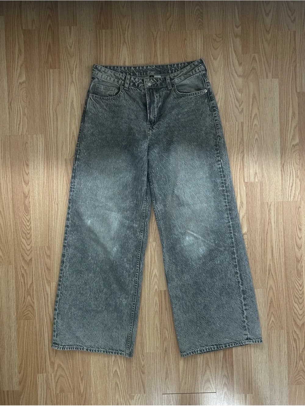H&M Straight Jeans in Washed Black-Gray